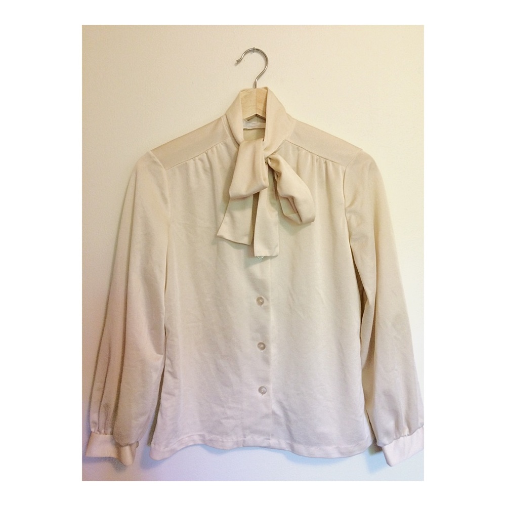 Vintage cream knit blouse w/ neck bow
